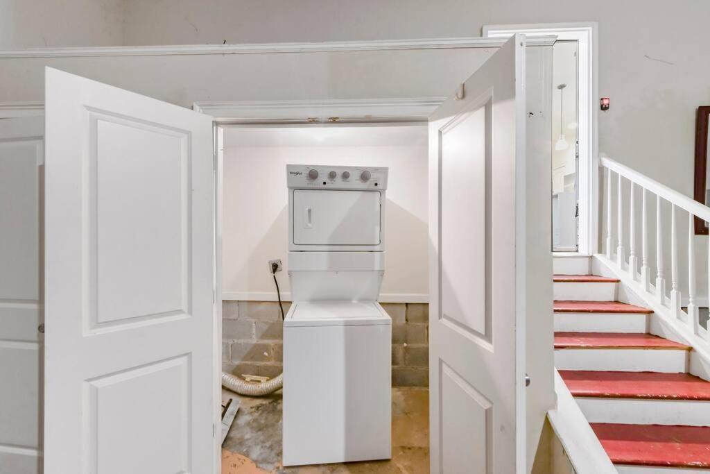 Amazing Location Spacious House Villa Atlanta